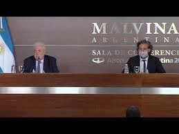 Su abuelo, antonio cafiero, perdió las primarias del partido justicialista (peronista) frente a carlos menem y su padre. Santiago Cafiero Comienza La Vacunacion En El Pais Canal 9 Televida Mendoza