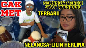 Bagai bunga layu di tangkainya hingga jatuh tiada yang sudi memandangnya biru langitpun kelabu, putih awanpun berlalu tak peduli walaupun ada yang sudi memandangpun sebelah mata. Dangdut Badai Biru Ayu Wandira Bohay Bhimantara By Promedia Production