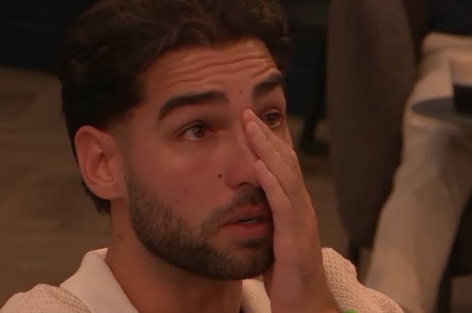 Ricky barst in tranen uit in De Bondgenoten - LoveReality