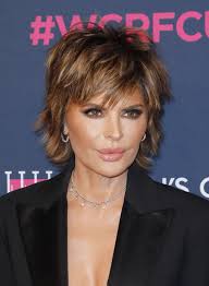 Lisa rinna, 55, may have just given up the hairstyle she's kept for the last few decades, as she showed off a hot new 'do on may 17. Lisa Rinna Shares Nude Throwback Photo From Second Pregnancy