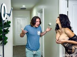 مادر خونده حشری تو خونه لایو سکسی میزاره پسرش رو با کوسش راضی میکنه – Sex  bebin, سکس ببین, فیلم‌های سکسی‌ زیرنویس شده