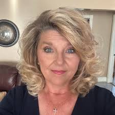 CROCHET DACHSHUND PATTERN…..so adorable! Find here ➡️  https://shopstyle.it/l/bgRAm . The link above helps our page as we may earn  a small commission at no extra cost to you.