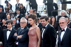 Pierfrancesco favino, maria fernanda cândido, fabrizio ferracane and others. Cannes 2019 Il Cast Posa Sul Red Carpe De Il Traditore 491145 Movieplayer It