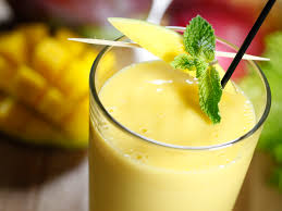 Lassi A La Pulpe De Mangue By Anju Recette Du Food Market Mangue Lassi Smoothie Recette