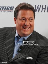 Kenny Dichter, Wheels Up founder and CEO poses with Mark Teixeira of...  News Photo