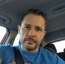 Does anybody have experience with this replacement radio? I'm between this  and the iDoing unit. Idoing is definitely cooler with the big screen, but  just not sure about its functionality.