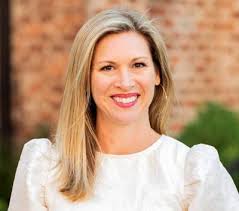 Mandy Henry's Instagram, Twitter & Facebook