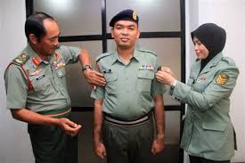 Urutan pangkat polisi dan tingkatan pangkat polisi di indonesia mulai dari golongan i sampai dengan golongan iv beserta lambang atau simbol kepangkatanya. Gaji Anggota Polis Mengikut Pangkat Maka Sebaiknya Ketahui Terlebih Dahulu Urutan Pangkat Polisi Dari Yang Paling Bawah Sampai Yang Paling Tinggi