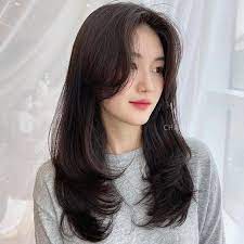 Model rambut wanita bergaya bob dengan potongan layer ini cocok untuk wajah bulat. Variasi Gaya Rambut Layer Panjang Wanita Agar Wajah Tidak Terlihat Tua Womantalk Com Line Today