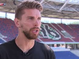 In diesem Video (Länge: 56 Sekunden) spricht Hannover-Torwart Ron-Robert  Zieler über seinen Abschied vom VfB Stuttgart und den Zweitliga-Auftakt.