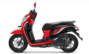 Ahm memberikan pilihan warna baru pada honda scoopy tahun 2019 ini dengan adanya warna stylish white red alias merah putih. Pilihan Warna Baru Honda Scoopy Fi 2019 Striping Baru Makin Kece Harga 18 5 Juta Aja Indoride Com