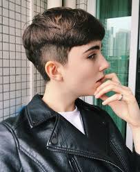 Instagram 上的 Monica Joy：「 guess who finally got a haircut🤸🏻‍♂️ . . . . .  #hairreference #shorthairstyles #shorthaircut #undercuthairstyle  #shorthairlife #modellife… 」