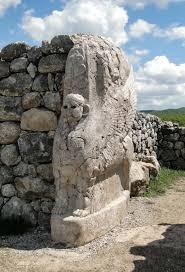 File:Sphinx Gate, Hattusa 03.jpg - Wikimedia Commons