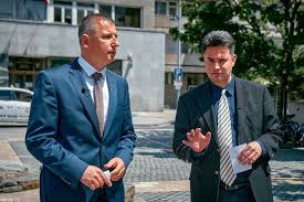 Ellenzékiek, kire szavaznátok, ha ez a három fő jutna be az előválasztás második fordulójába? Marki Zay Peter Kemenyen Nekiment Czegledy Csabanak A Szombathelyi Elovalasztas Miatt