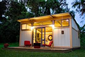 Cabin Fever Maisons Minuscules Facade Maison Moderne Granny Pods