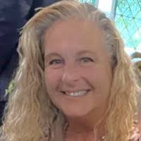 Leah Arnold's Instagram, Twitter & Facebook