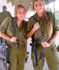 Auch die israelische armee zeigte sich wiederholt sehr entgegenkommend und erlaubte der jungen soldatin, für. Soldatinnen Konnen Auch Hubsch Sein Posts Facebook