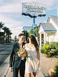 Modern Downtown Las Vegas Wedding With Elvis Graceland Wedding Chapel Las Vegas Wedding Elvis Las Vegas Wedding Photography Las Vegas Wedding Photographers
