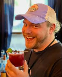 Alex Vanwinkle's Instagram, Twitter & Facebook