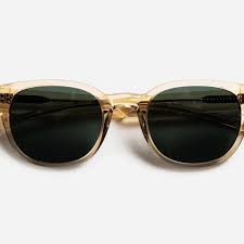 Ford v ferrari movie reviews & metacritic score: The Score Matt Damon S Ford V Ferrari Sunglasses Just Went 20 Off Airows