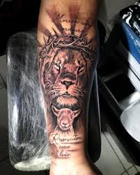Morreu como cordeiro, e ressuscitou como leão.#porqueelevive #jesusestavolatando #leaoeocordeiro. Cavaleiro Tattoo On Instagram Morreu Como Cordeiro Ressuscitou Como Leao Agendamentos E Orcamentos Pelo Whatsapp 971152334 Em 2021 Ressuscitou Cavaleiro Tattoo On