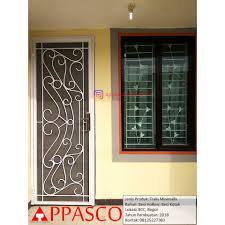 Pemilihan yang tepat dan disesuaikan dengan ini bisa dilihat dari contoh model jendela pada gambar di atas. Pintu Teralis Minimalis Modern Di Bcc Bogor Shopee Indonesia