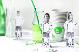 Schere, kleber, papiercutter, die bastelvorlage. 26 Fussball Basteln Mit Kindern Zur Wm Em Fussball Party Und Geburtstag Ideen Fussball Party Fussball Geburtstag Kindergeburtstag Fussball