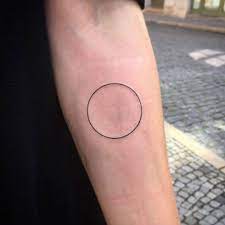 Chỉ có spiral, khi trong nghĩa có những cái vòng tròn liên tục kia mới gợi được hết cái 'chen chúc, xoắt xít, cuộn tròn' của khói. 85 Máº«u Hinh XÄƒm Vong Tron Ä'á»™c Ä'ao Y NghÄ©a Nhin La Muá»'n XÄƒm 2019
