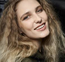 Quando si tratta di capelli crespi, il taglio migliore è il caschetto. Tagli Capelli Crespi E Gonfi Hairstyle Contro L Effetto Frizz The Wom Beauty