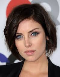 To add some texture, comb the hair back slightly and then form a side piece to form the attractive face. Jessica Stroup Jessica Stroup Hair Styles Thick Wavy Hair