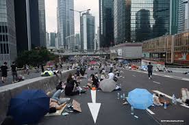Astăzi este ziua națională a chinei, mai exact 70 de ani de la proclamarea republicii populare chineze de către mao zedong. Protestele De La Hong Kong Genereaza Manifestatii In Toata Lumea Autoritatile Din China Au Arestat Zeci De Sustinatori