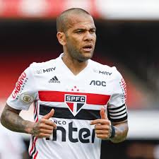 Esposa de daniel alves alfineta são paulo e revolta torcida: Dani Alves Quer Atmosfera Que Outros Tem No Morumbi
