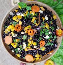 Ma vediamo come preparare la nostra insalata di riso venere con verdure, molto semplice e davvero gustosa Insalata Di Riso Venere Natureat Ricette Vegane