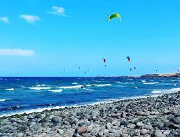 Arinaga es una localidad costera antigua abastecedora de cal para toda la isla, después zona de pesca la primera referencia escrita se encuentra en el mapa de gran canaria torriani (1592). Kitesurf In Vargas Gran Canaria Spain Spotkitesurf Com