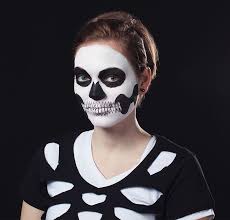 Dieses halloween makeup tutorial ist genauso gruselig wie ich zeige dir den halloween make up look der beides kann: Halloween Schminkanleitung Skelett