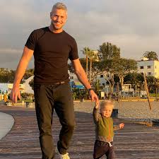 Tv host, car builder, designer and artist. Ant Anstead Says He S Looking For New Down To Earth Friends Amid Split From Christina Haack People Com