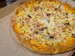 Sprinkle cheddar cheese powder on french fries, popcorn, pretzels, mac and cheese, or baked potatoes. Domino S Pizza With The New Domino S Cheese Tarik Crust Hiphippopo Com