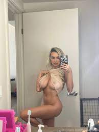 Lindsay pelas topless
