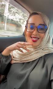 Dadka iyo wakhtiguba waxay ku baraan wax ka badan inta buugaagta. Xiisihii  Xamarna waa halkiisa!