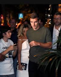 .england fans' fury as covid contact rules force mason mount and ben chilwell into isolation, while gary neville is among those to slam mason mount and ben chilwell's isolation the england pair have been forced into isolation after contact with billy gilmour he posted on instagram: Erika Choperena On Instagram Erika Est Antoine En Arrivant Teamerikachoperena Atleticomadrid Antoinegriezmann Erik Antoine Griezmann Griezmann Erika
