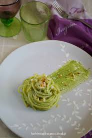 Spaghettoni Al Pesto Di Broccoli Pecorino E Mandorle Con Briciole Di Pane Croccante Al Peperoncino Ricetta Ricette Cibo Gourmet Ricette Di Cucina
