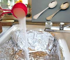 Clean Your Silver All At Once Line Your Sink With Aluminum Foil Shine Side Up Pour 1 2 Cup Of Baking Soda 1 2 Cup Of S Limpieza Productos Ecologicos Trucos