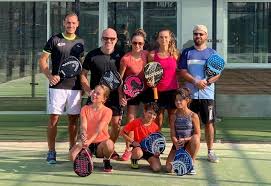 En tant que receptif local nous vous conseillons dans le choix de votre stage de tennis à barcelone. Oss Internships All Summer And It S Not Over Padel Magazine