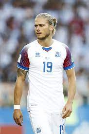 Ein isländer bringt das parkett zum schmelzen: Rurik Gislason 6 Fakten Uber Den Fussballer Fussball Sportlich Coole Barte