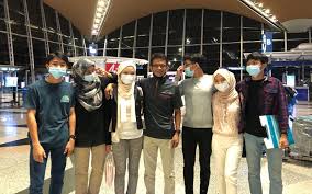 Awek naik motor pakai seluar dalam. Bernama Please Continue Praying For Izzah S Recovery Sister