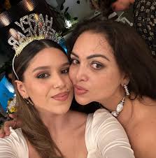 Brindo con ustedes ; Por un 2024 lleno deamor. lleno de riqueza. lleno de  paz. lleno de curación. lleno de amabilidad. lleno de progreso. lleno de  bendiciones. lleno de felicidad. lleno de