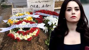 İlk olarak 1997 senesinde profesyonel. Esi Serdar Oral I Kaybeden Ozgu Namal Cenazeye Katilamadi Magazin Haberleri
