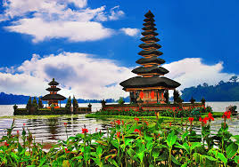 The temple complex is on the shores of lake bra. Ulun Danu Bratan Temple Bali Tourist Destination Reviews Indonesia