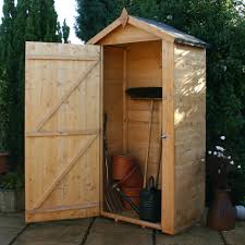 We love its simplicity and the fact that it has a playful character and a pretty check out the tutorial and the shed plans to find out everything you need to know about this project. Garden Tool Shed Plans Small