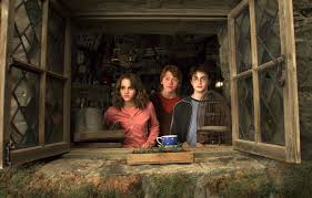 Et pour cause, le redoutable sorcier sirius black s'est échappé de la prison d'azkaban. Harry Potter Et Le Prisonnier D Azkaban 5 Grosses Differences Entre Le Livre Et Le Film